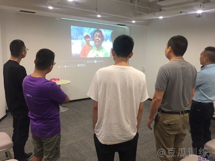 쵼Ϊʲôô